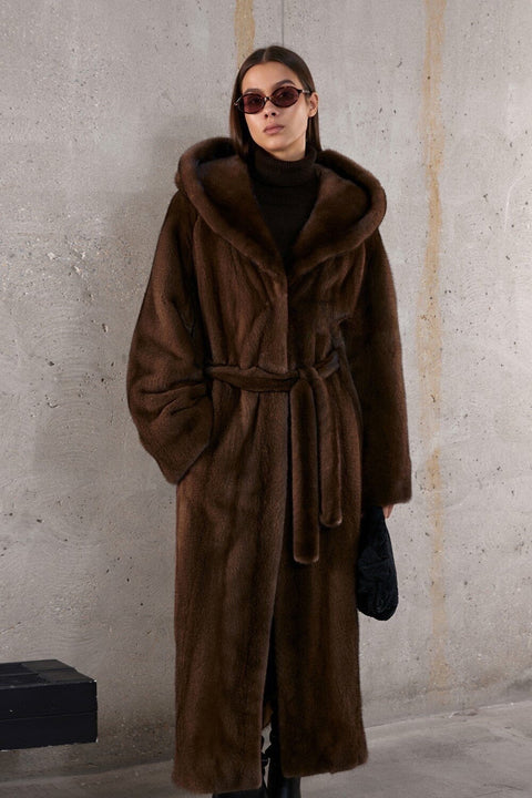 Cappotto lungo con cappuccio in pelliccia di visone marrone