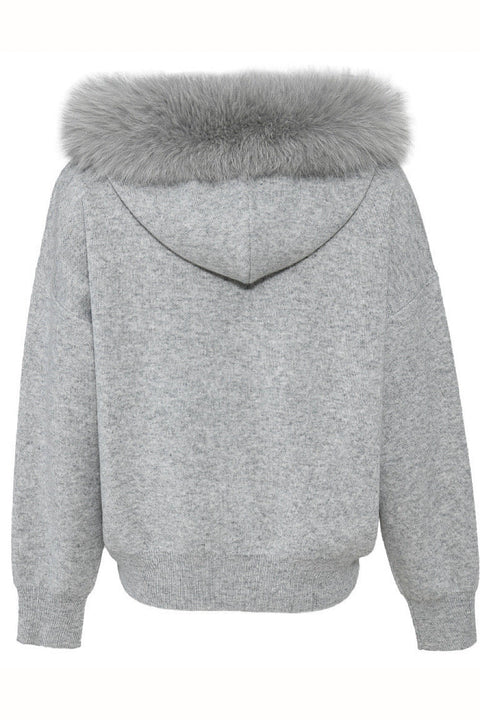 Серый свитер с капюшоном