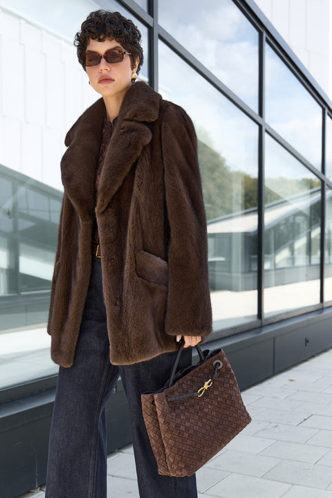 Manteau court en vison ceinturé