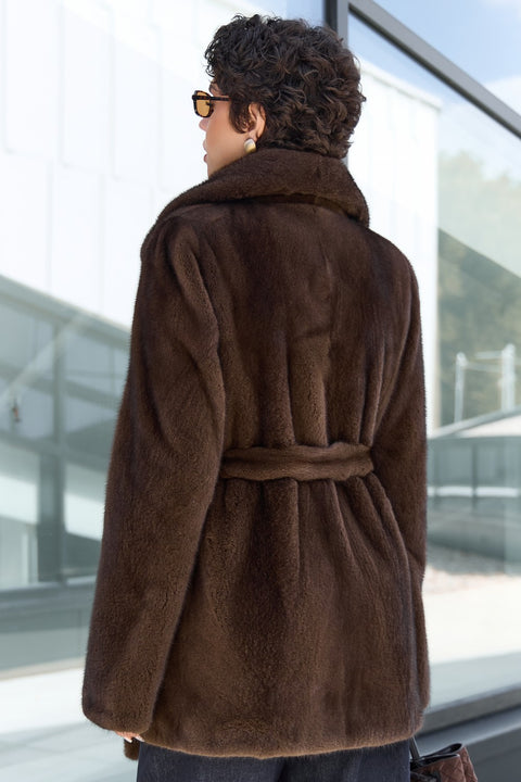 Manteau court en vison ceinturé