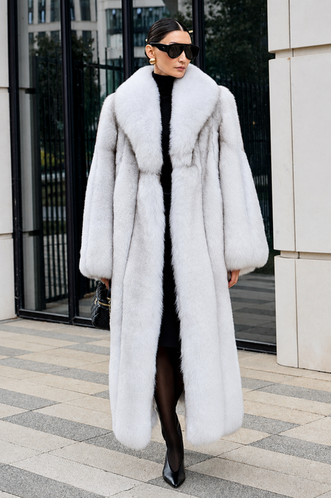 Cappotto lungo in pelliccia di volpe bianca