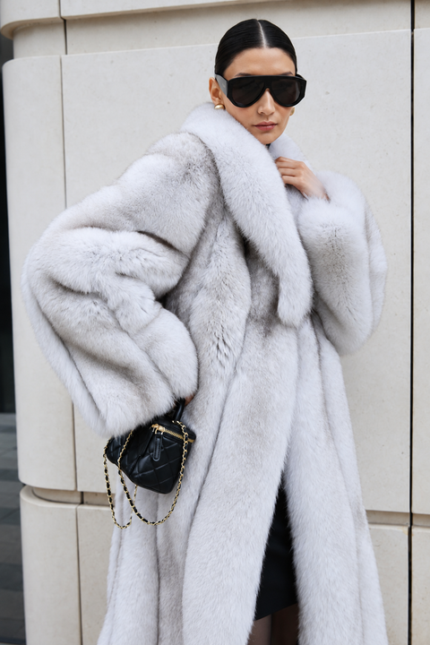 Cappotto lungo in pelliccia di volpe bianca