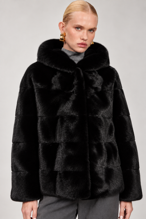 Kurzer Nerzmantel